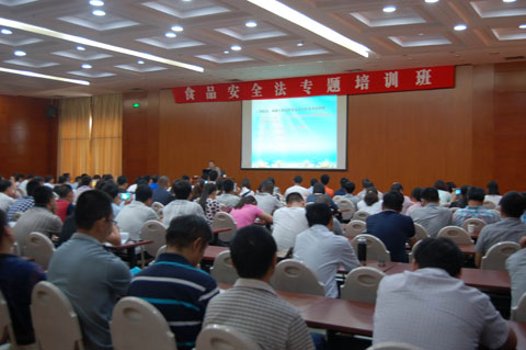煙臺市食品生產(chǎn)企業(yè)首輪新修訂食品安全法培訓(xùn)現(xiàn)場